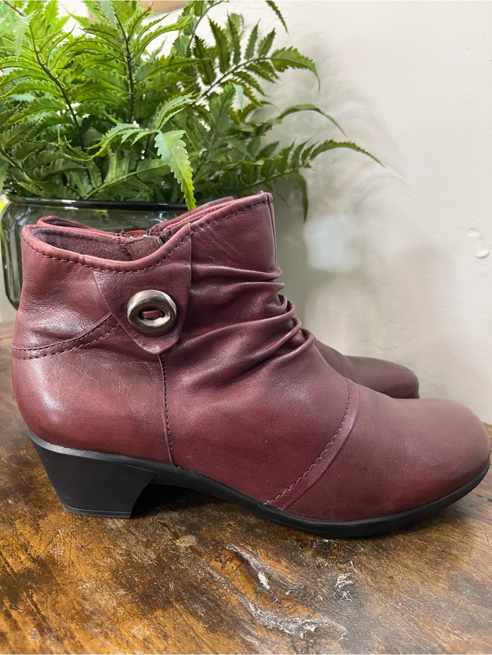 Earth Origins Burgundy LeatherAnkle Boots EUC Comfortable!